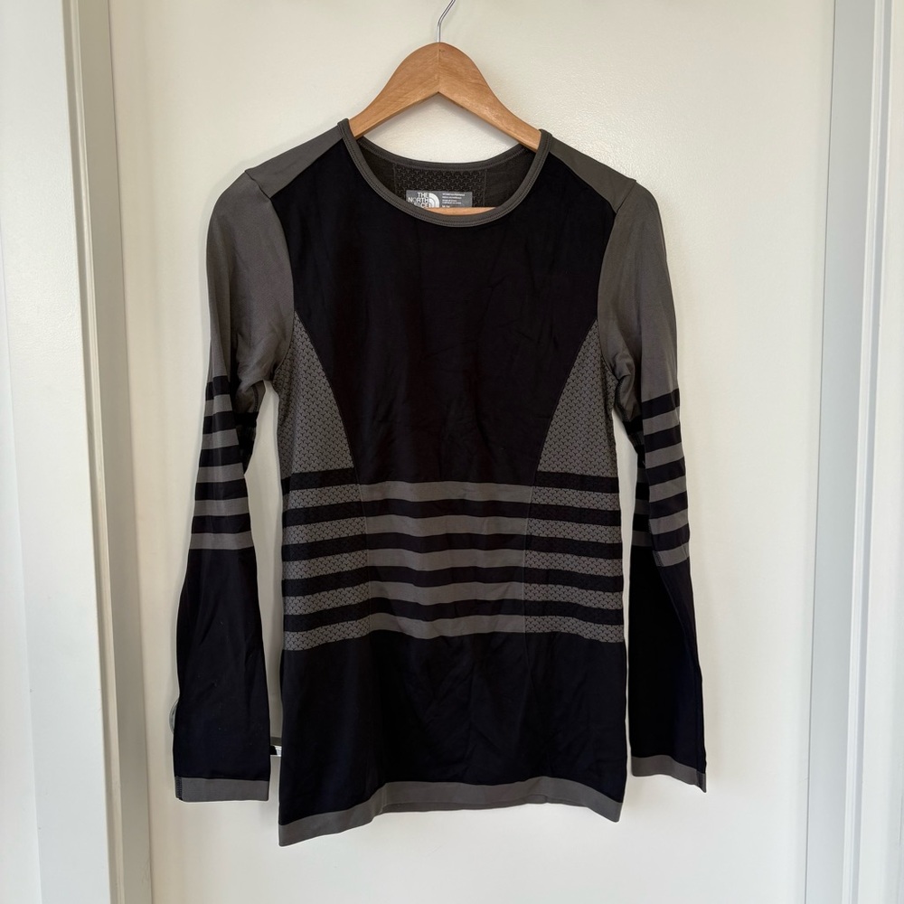 North Face Black and Gray Long Sleeve Athletic Top Size M